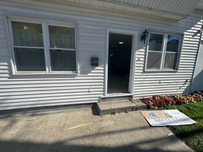 Photo - 106 E 5th St