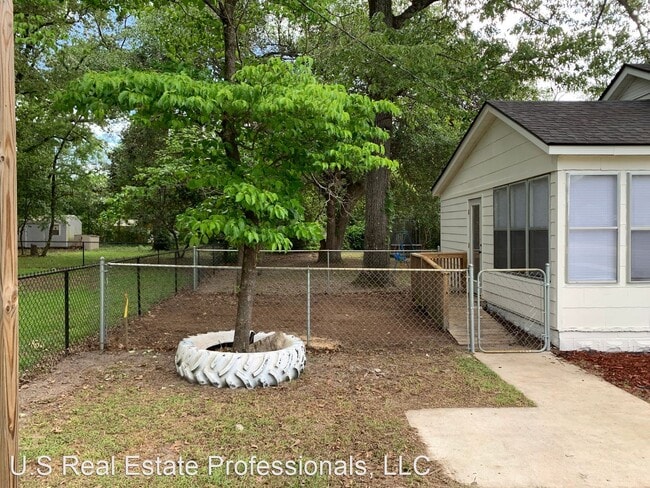 Photo - 3 br, 2 bath House - 102 Lee St