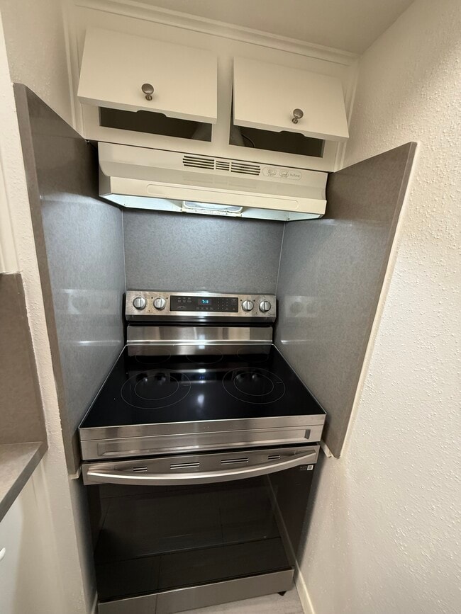 Photo - 2121 Fountain View Dr