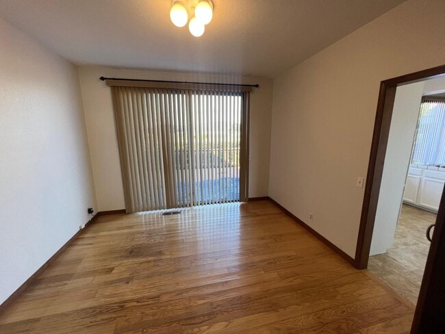 Photo - 381 St Andrews Ln