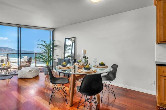 Photo - 531 Esplanade Unit 714