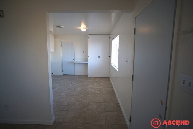209 E Warren Ave Unit B
