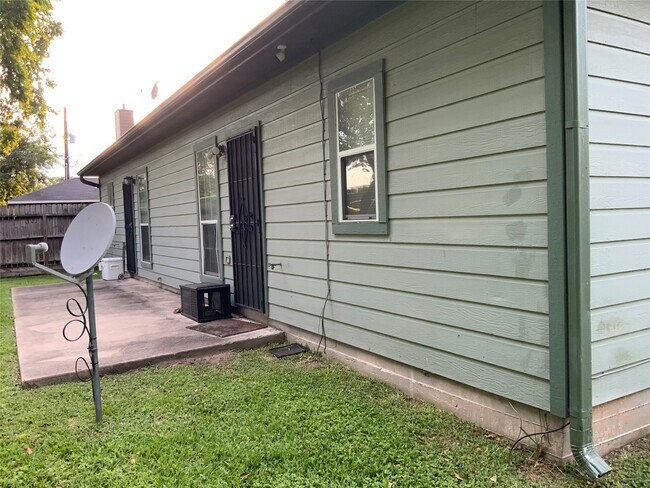 Photo - 3006 Bolt St