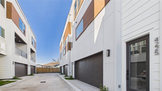 Photo - 2417 Harrington St