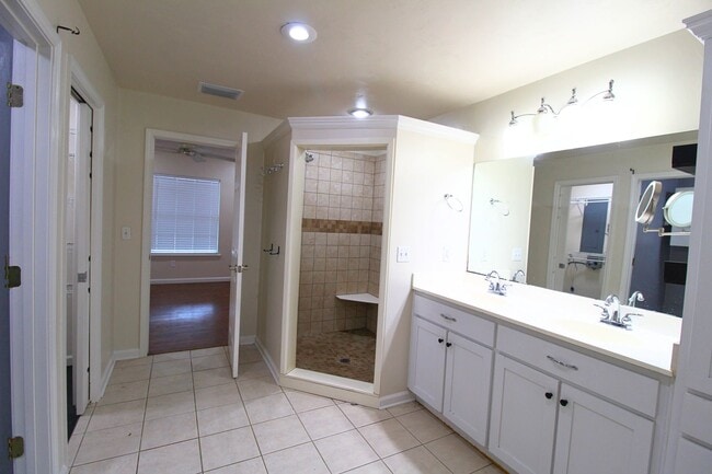 Photo - Spacious 3BR/2BA on 1 Acre – Fully Fenced