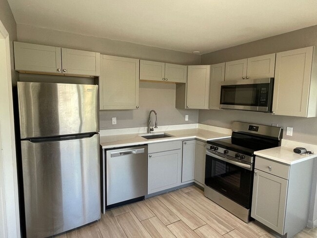Building Photo - Now Leasing: Spacious 2-bedroom / 1-bath A... Rental