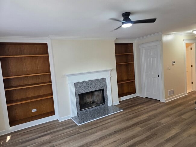 Photo - 221 N Walnut St