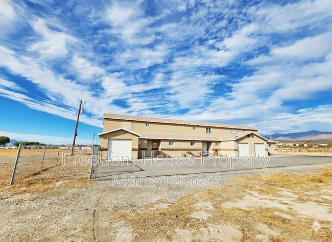 Building Photo - 200 S Mount Charleston Dr E