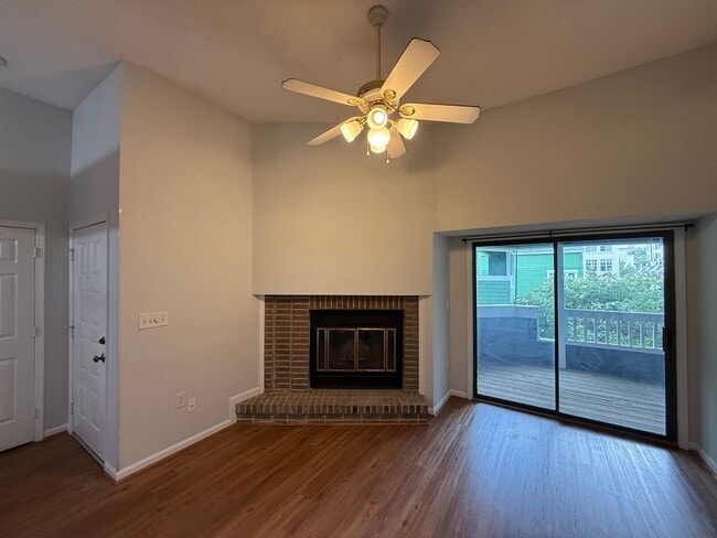 415 W 8th St