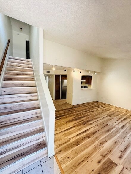 Photo - 1322 Bluffview Dr