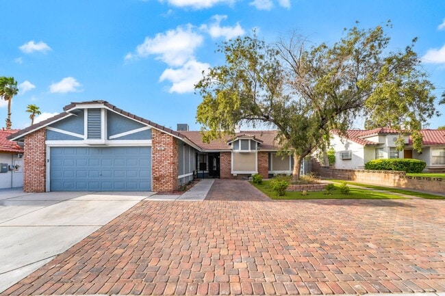 Building Photo - Spacious Single-Story Living with Oversized Lot and Dual Living Areas!