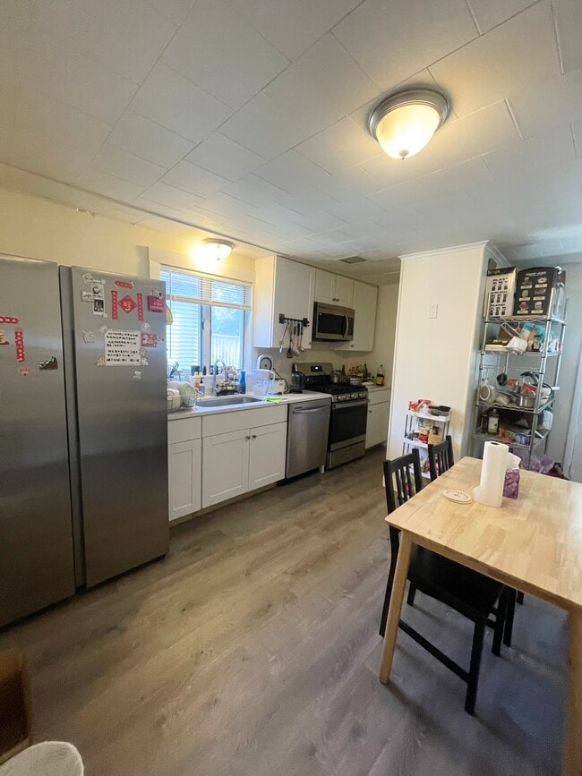 Photo - 44 Chetwynd Rd Unit 2