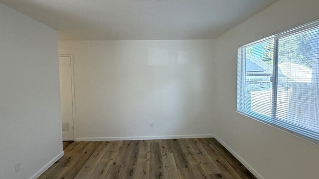 Photo - Pittsburg Beautiful fully updated unit, 2 bedroom, 1 bath, luxury vinyl flooring, quartz counters...