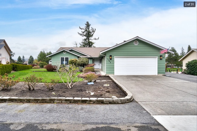 Photo - 3-bedroom Gem On Burlington Golf Course