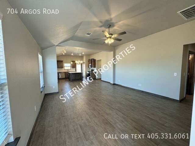 Photo - 704 Argos Rd