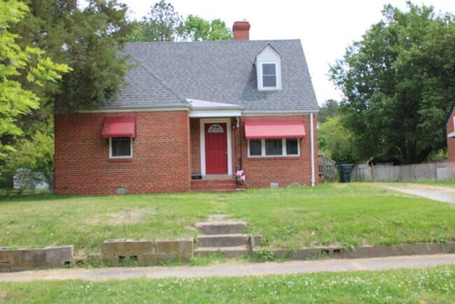 Building Photo - Lovely Brick Home in Established Neighborh...