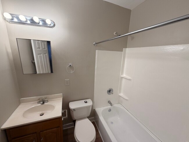 Building Photo - 300 S Gilmor St Unit 2