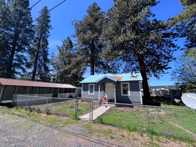 Building Photo - 622 S 3rd Ave
