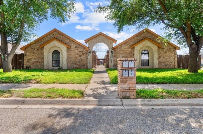 Building Photo - 13 South Dr Unit A