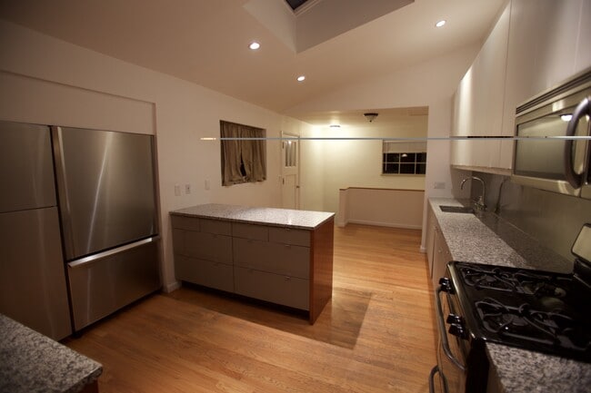 Skylights in kitchen - 145 Ivanhoe St