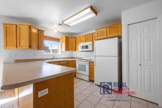 Photo - Beautiful 2 bed 2 bath twin home - 2 car garage