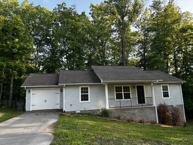 3-Bedroom Ranch Style Home with 2 Full Bat... - 3-Bedroom Ranch Style Home with 2 Full Bat...