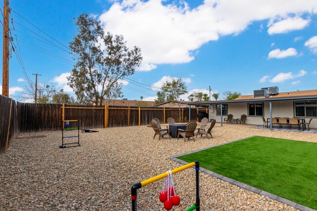 Building Photo - 2031 E Orange St.