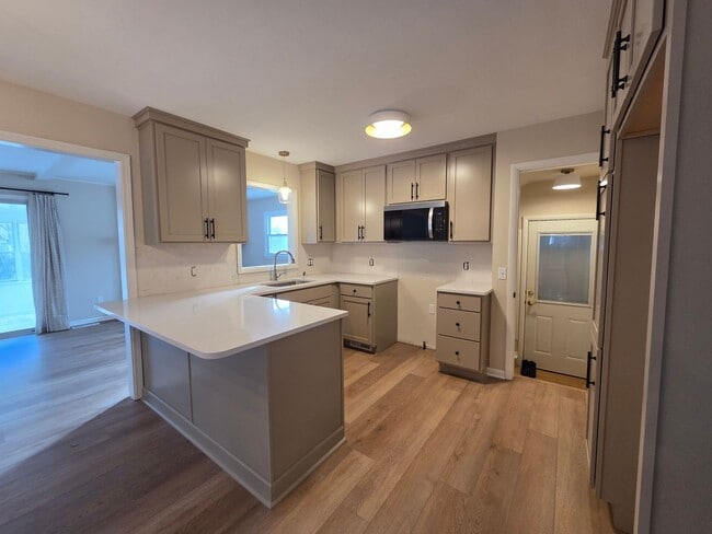 Photo - Beautiful 4 bedroom in Forest Hills