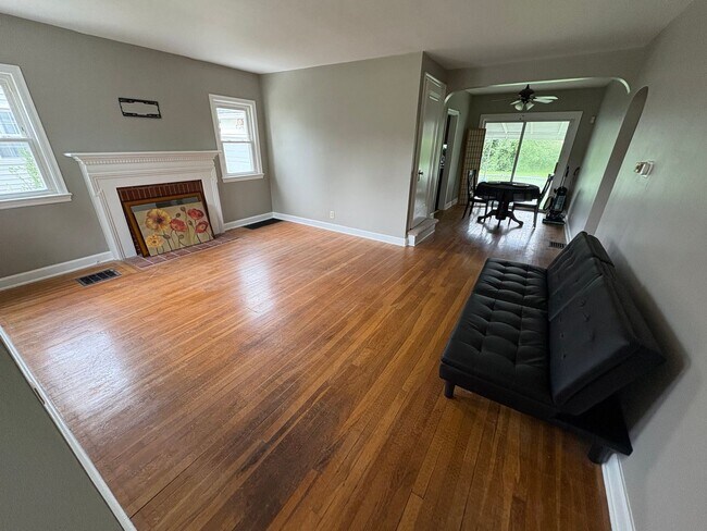 Photo - 35 N Broadleigh Rd