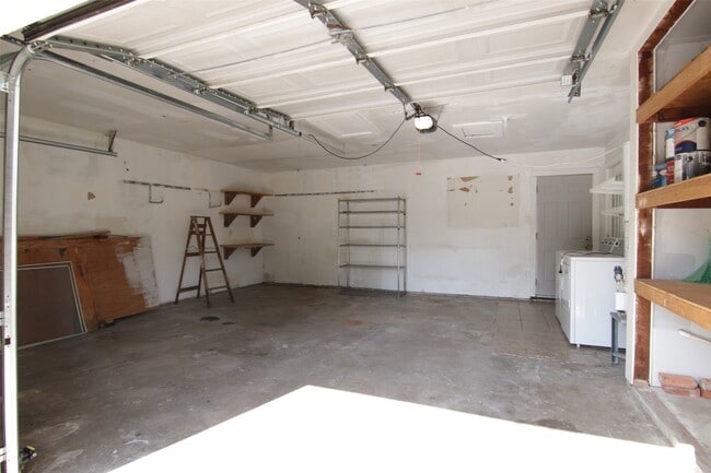 Building Photo - 7030 Sharpview Dr