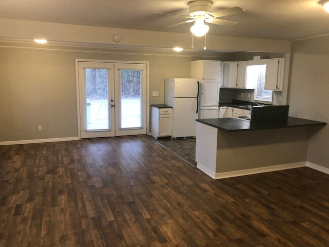 Living/Dining/Kitchen Area - 208 cagle rd