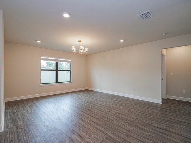 Photo - 5204 Jasper Square