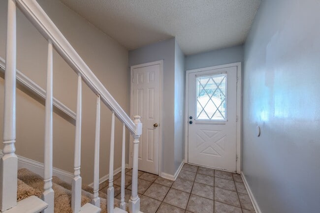Photo - 907 Shelby Dr