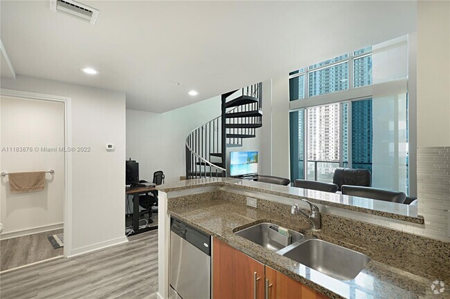 Building Photo - 300 S Biscayne Blvd Rental