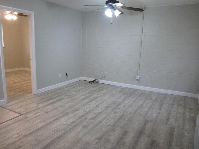 Photo - 109 Chicago Ave SE