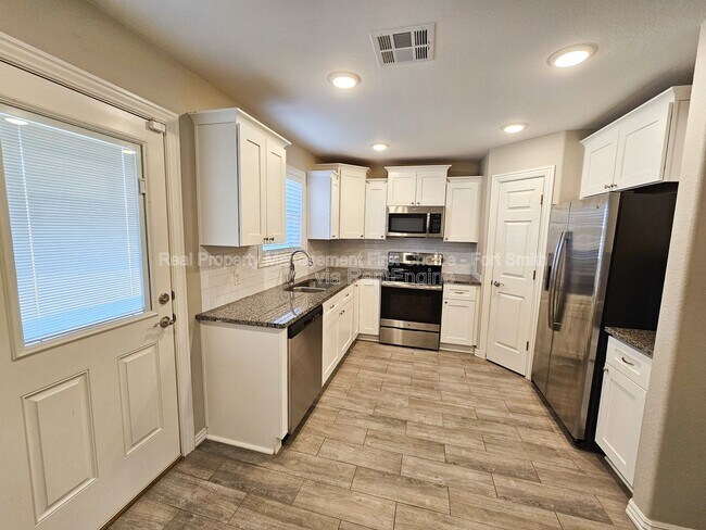 Photo - 6618 Leightyn Ln