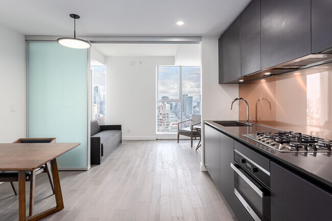 Photo - 1480 Howe St