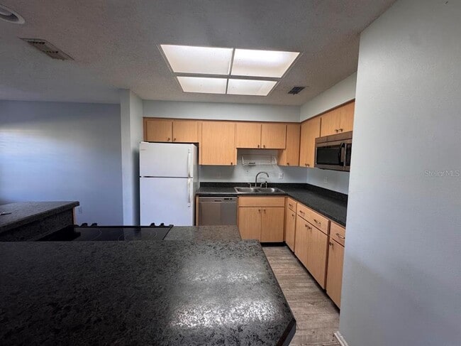 Photo - 670 Green Valley Rd Unidad F9