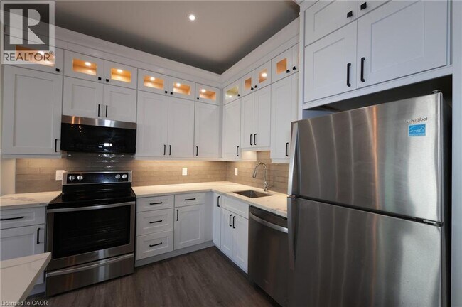 Photo - 145 Wellington St N Unit 1