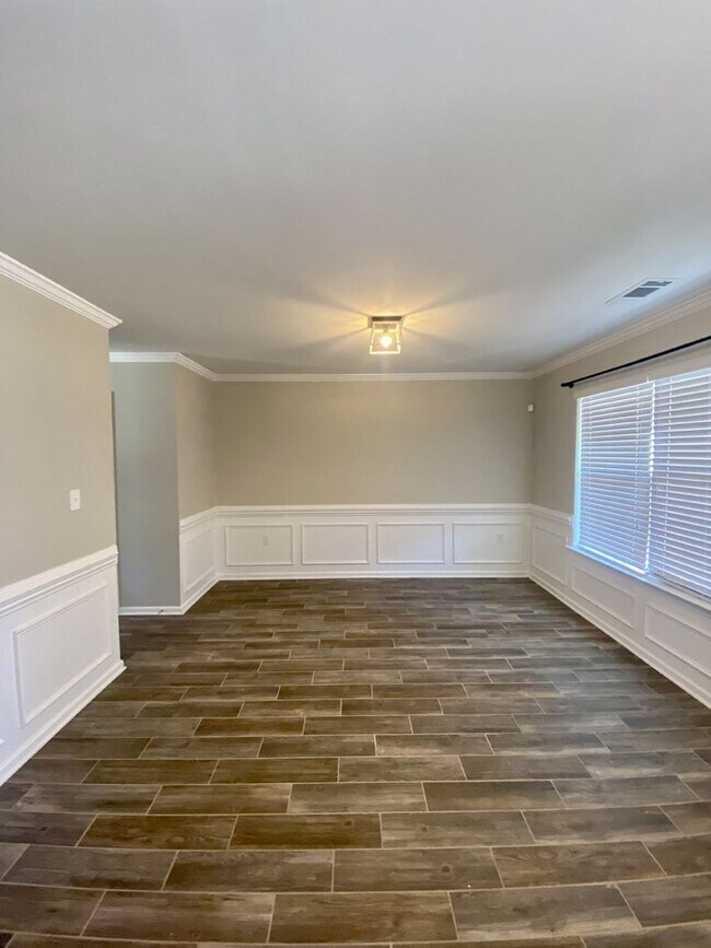 1239 Farm Branch Dr SW