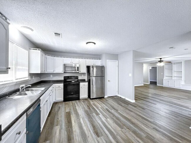 Photo - 7194 Londonderry Dr