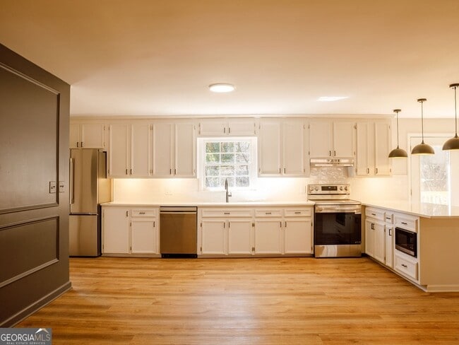 Photo - 95 Simpson Dr NE