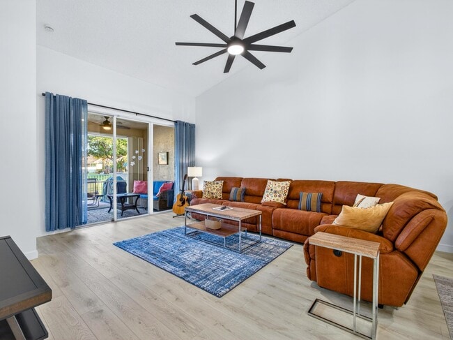 Photo - 233 W Coral Trace Cir