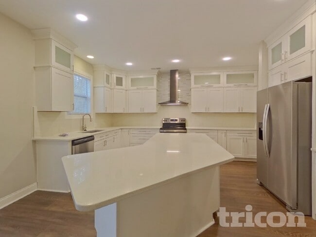 Photo - 428 Castlebury Ct