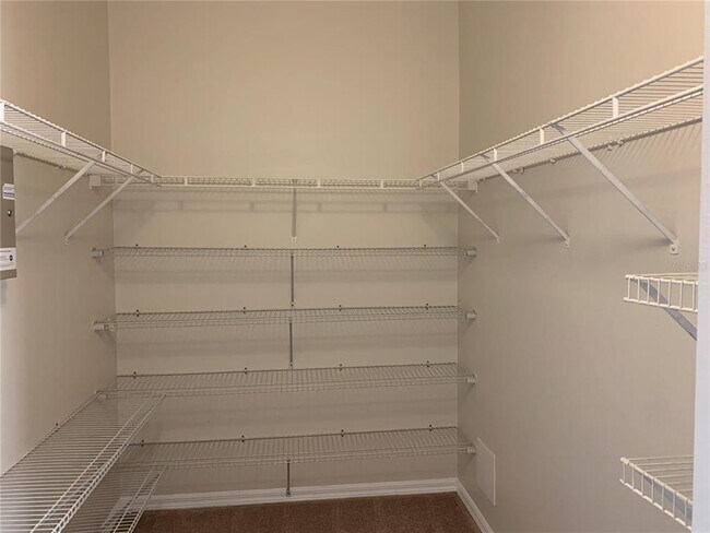 Photo - 1401 Lyonshire Dr