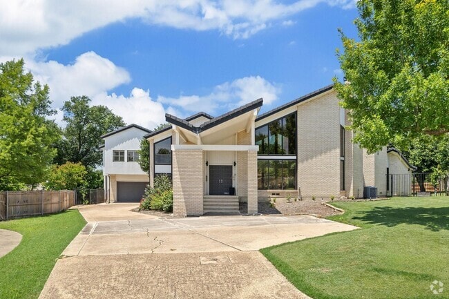 Building Photo - 10811 Royal Park Dr Rental