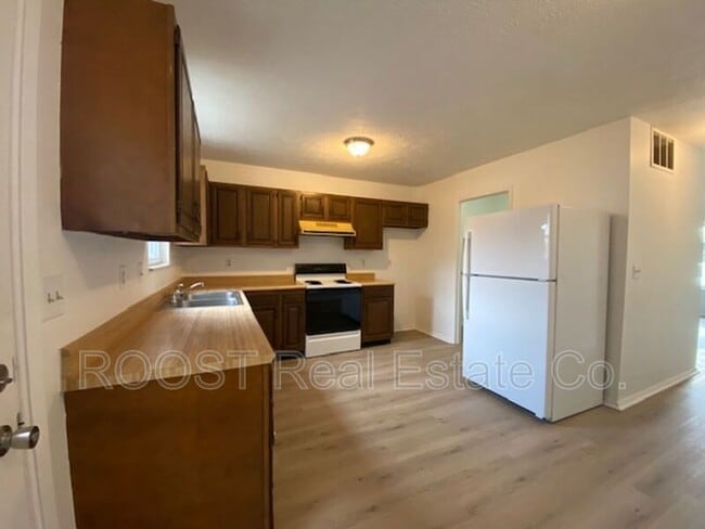 Photo - 6972-6996 Joesph Steet