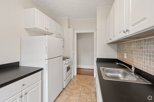 1BR, 1BA - 600SF - Kitchen