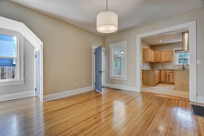 Photo - 14 N Walnut St