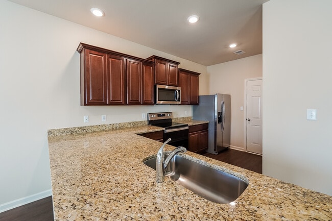 Photo - 484 Clover Cir